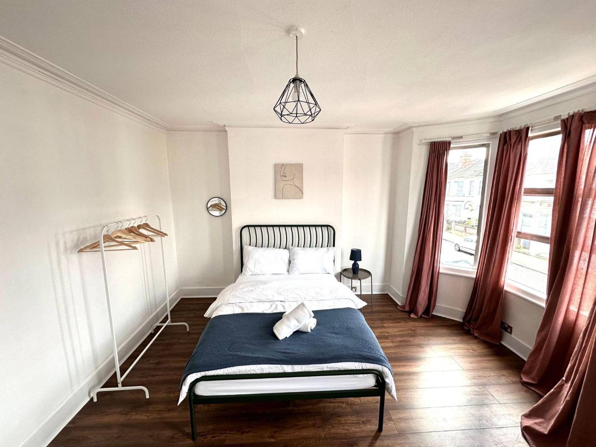 Charming, Renovated Residence In Willesden Green London Exterior photo