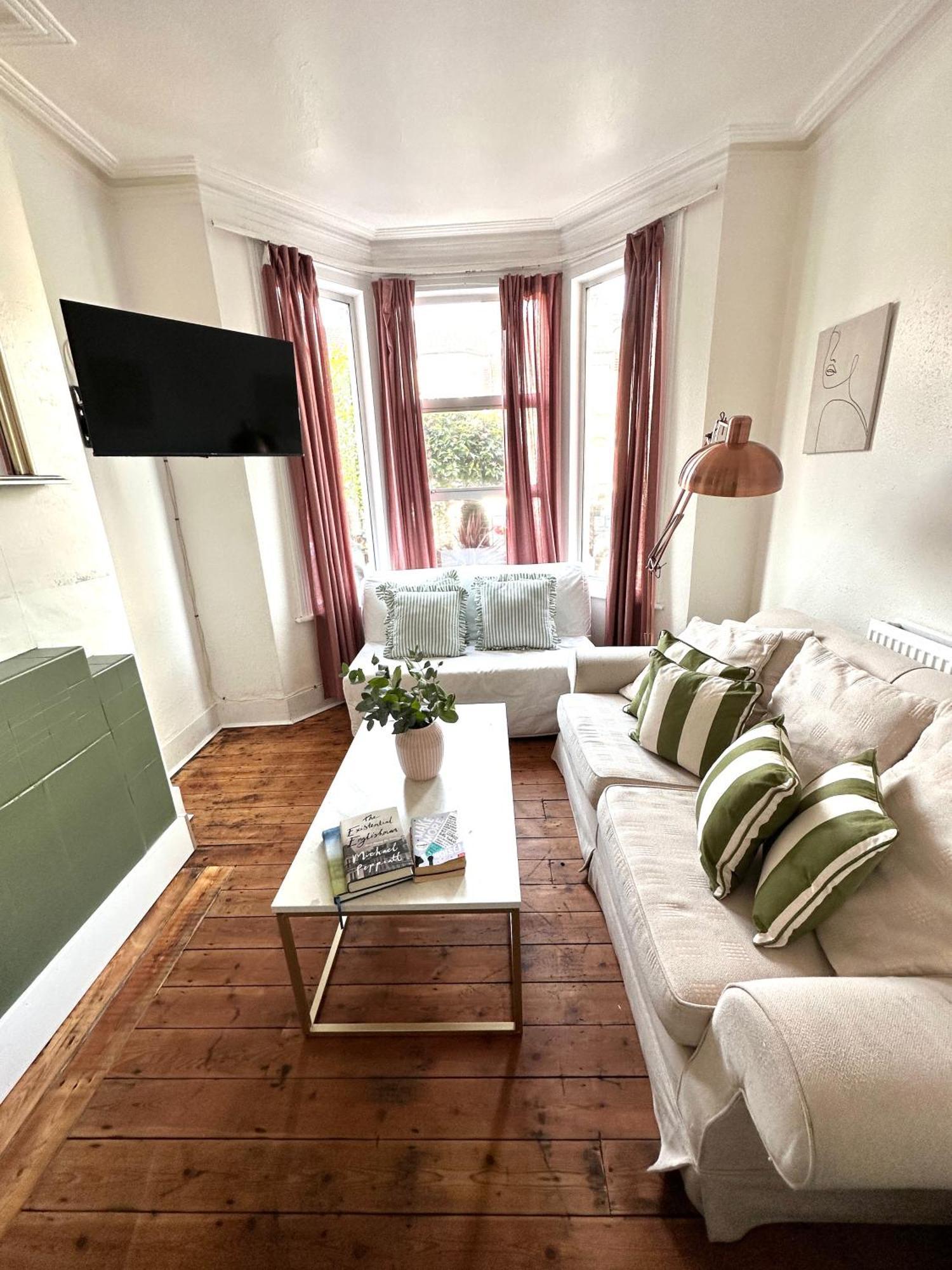 Charming, Renovated Residence In Willesden Green London Exterior photo