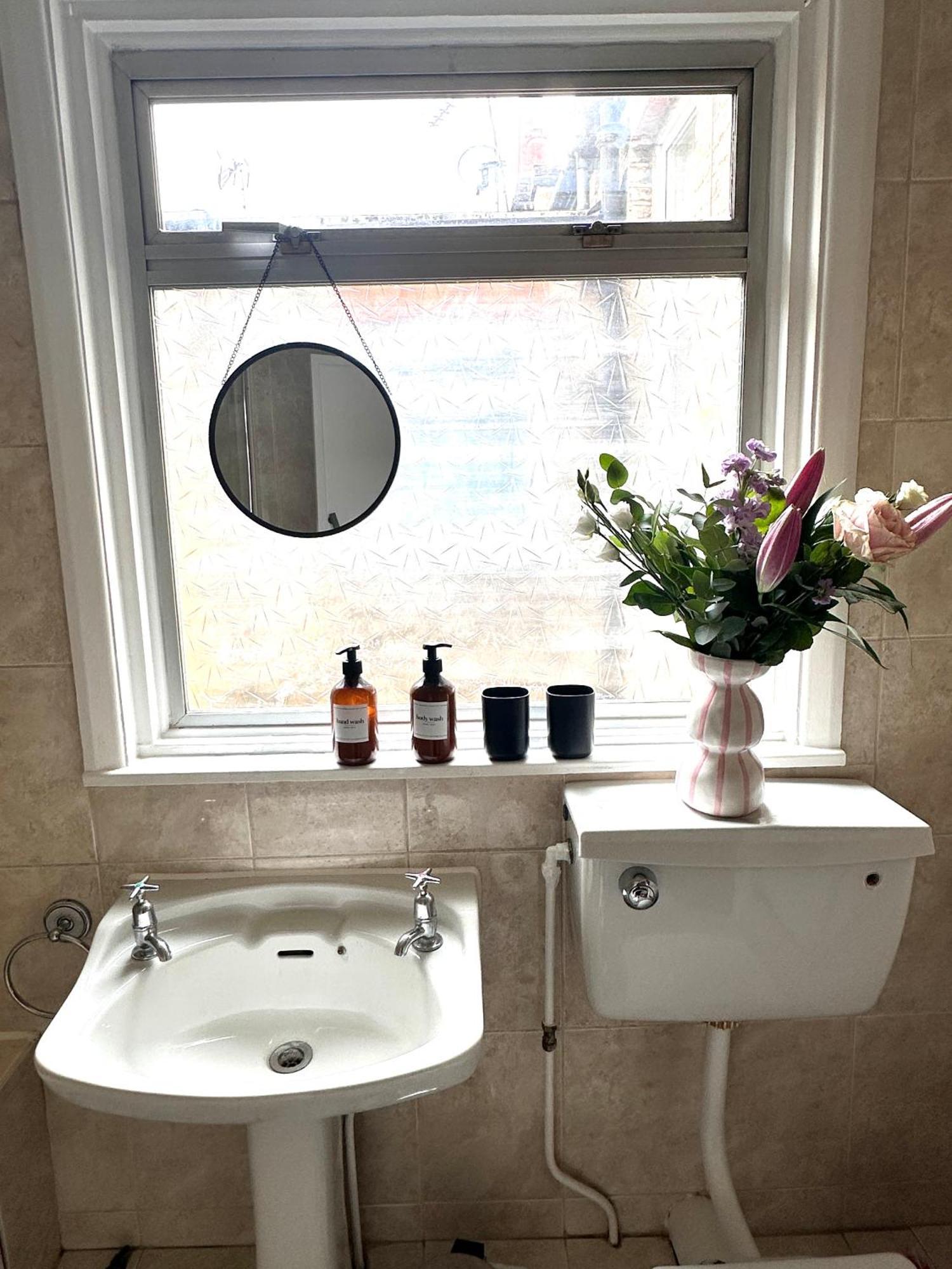 Charming, Renovated Residence In Willesden Green London Exterior photo